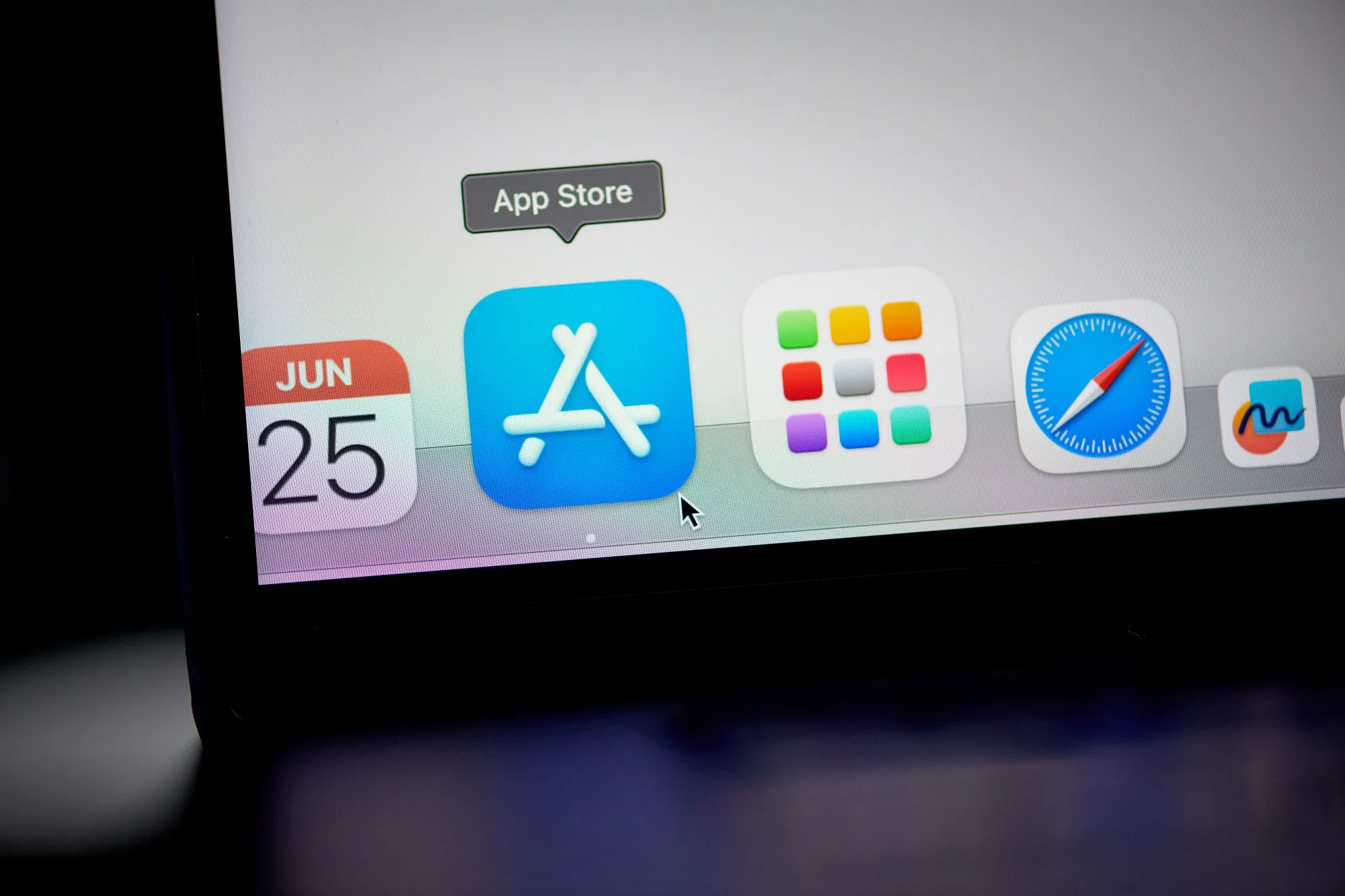 Apple supplier Lens Tech seeks up to 6 million in Hong Kong listing